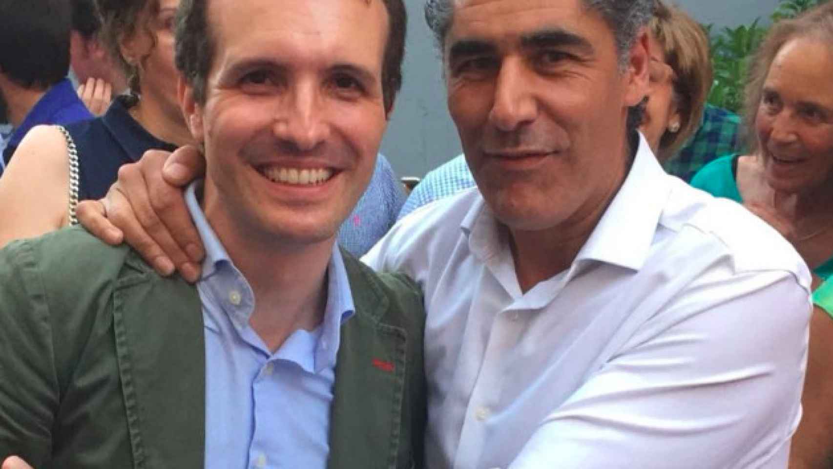 Alberto Plaza, alcalde de Simancas y senador por Valladolid, junto a Pablo Casado.