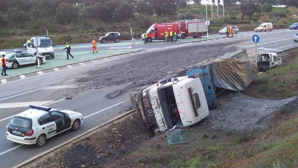 Un accidente de uno de los camiones cargados con residuos tóxicos.