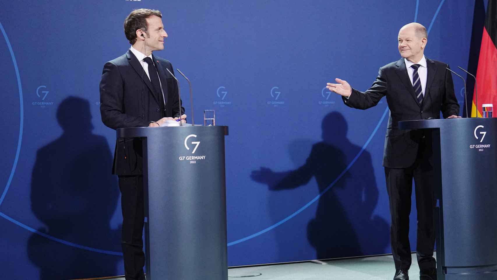 Emmanuel Macron y Olaf Scholz durante una rueda de prensa en Berlín el 25 de enero.