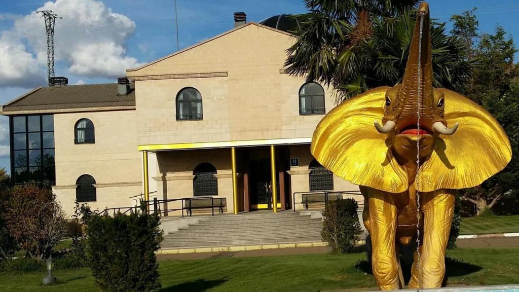 Imagen del exterior del Elefante de Oro