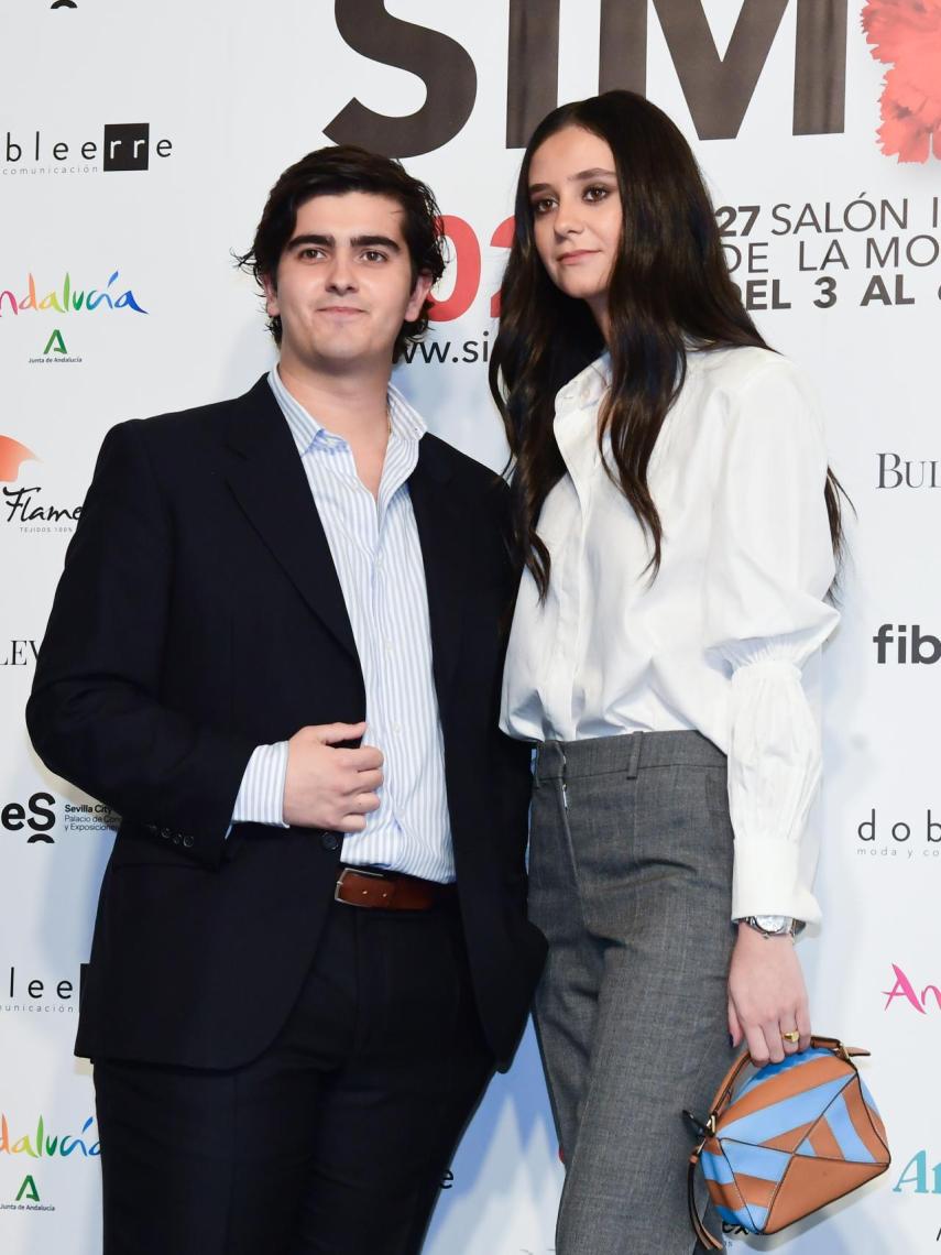 En la inauguración de SIMOF, Victoria Federica lució un bolso de Loewe.