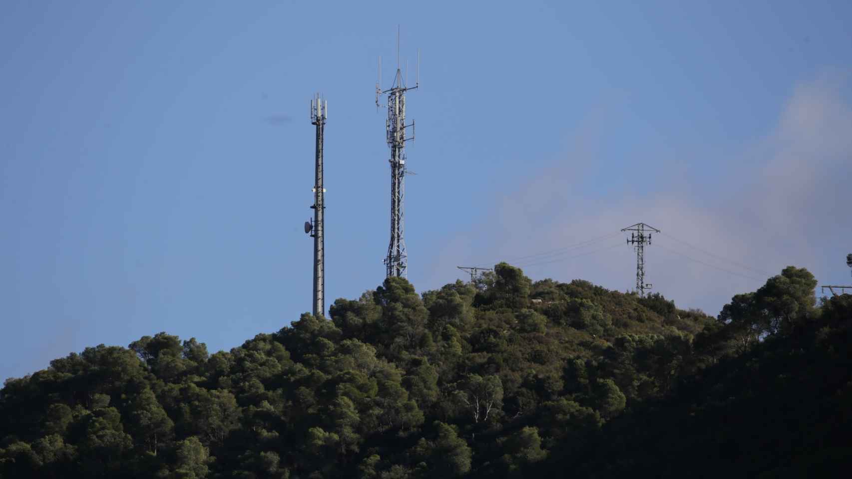 Antenas de telefonía en una zona rural.