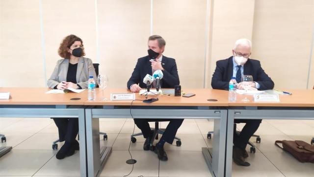 El delegado del Gobierno en Galicia, José Miñones, en rueda de prensa en la sede la Seguridad Social en Santiago.