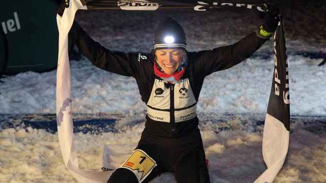 Virginia Pérez celebra su título mundial de carreras en nieve en Sierra Nevada