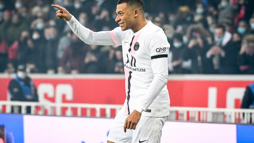 Kylian Mbappé celebra un gol con el PSG.