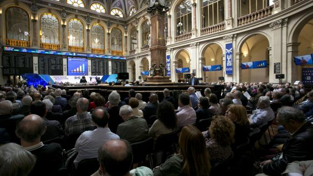 La Bolsa de Madrid llena de accionistas por la junta general de BME.