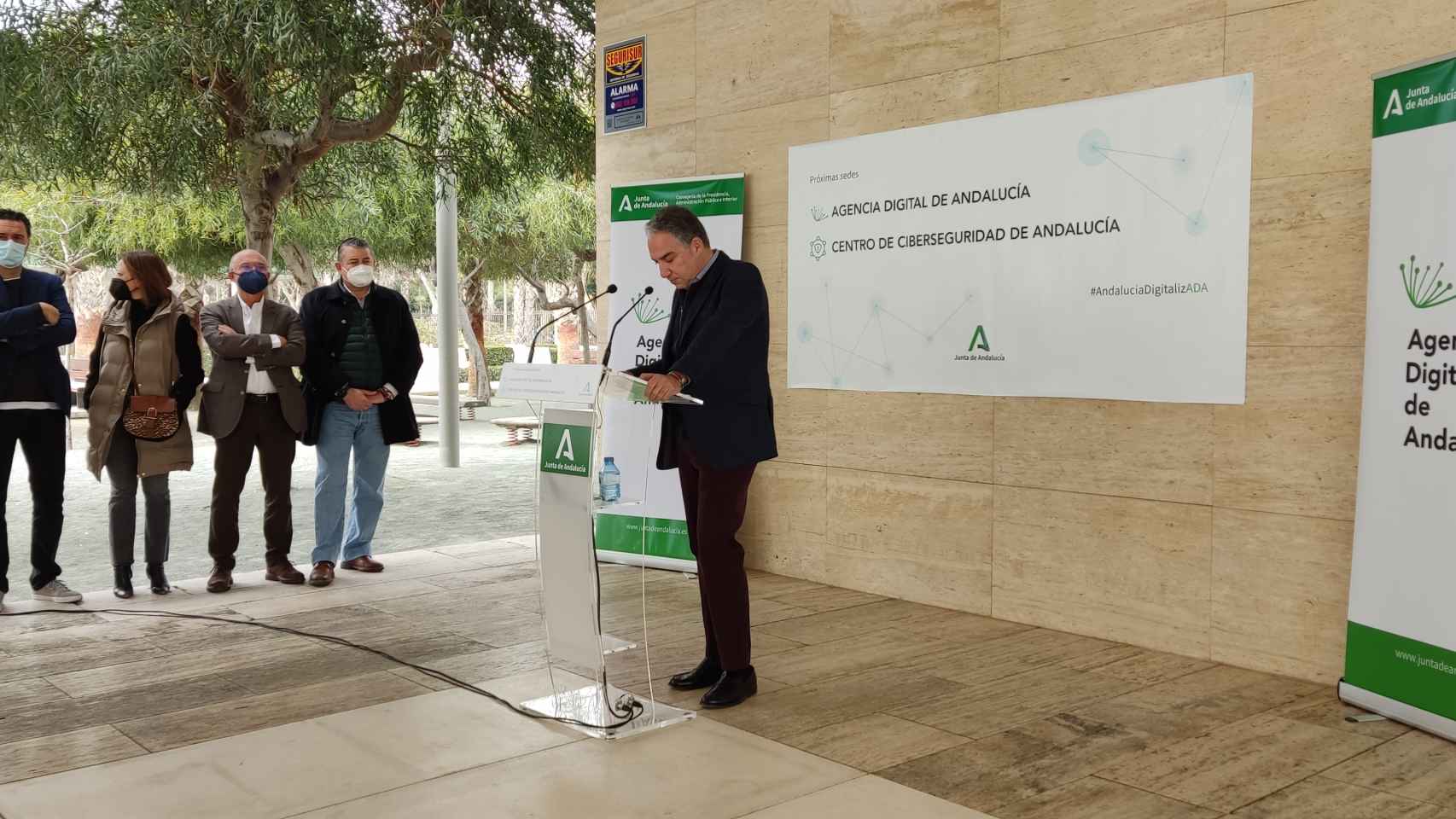 Elías Bendodo, consejero de Presidencia de la Junta de Andalucía, este domingo en Málaga.