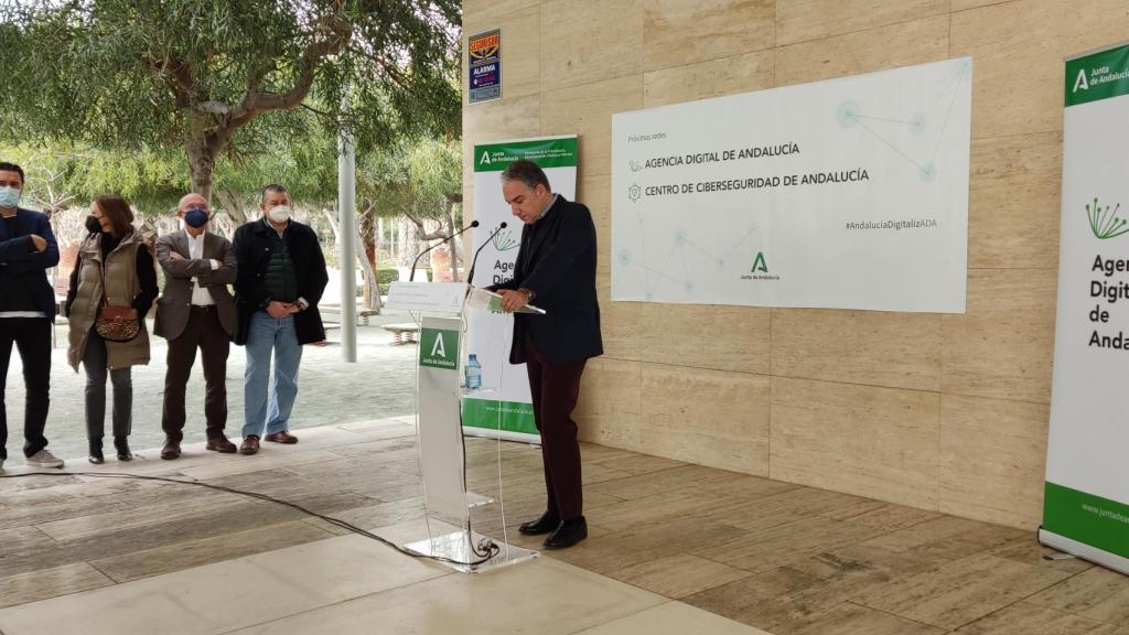 Elías Bendodo, consejero de Presidencia de la Junta de Andalucía, este domingo en Málaga.