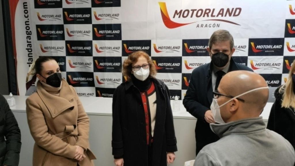 La consejera, Maru Díaz, durante su visita a Motorland.