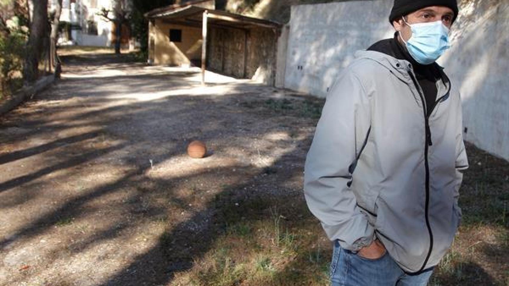 Miguel, un vecino de Cocentaina que sufrió abusos sexuales cuando era pequeño.