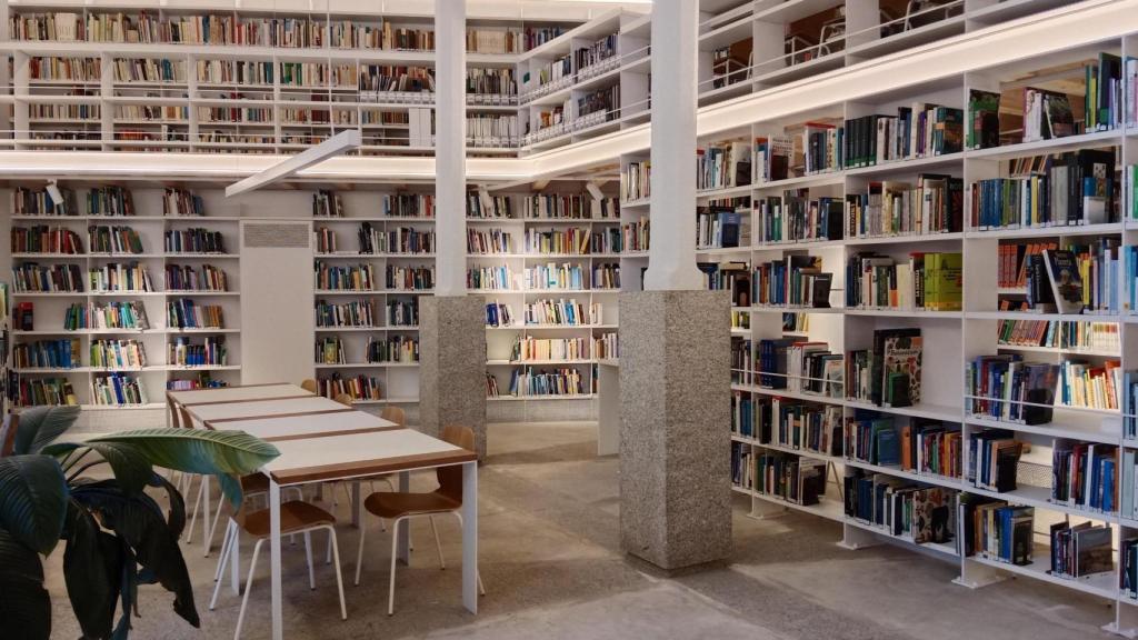 La nueva biblioteca de Oleiros, situada en el Pazo de Lóngora.