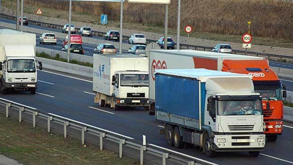 Camiones en carreteras españolas