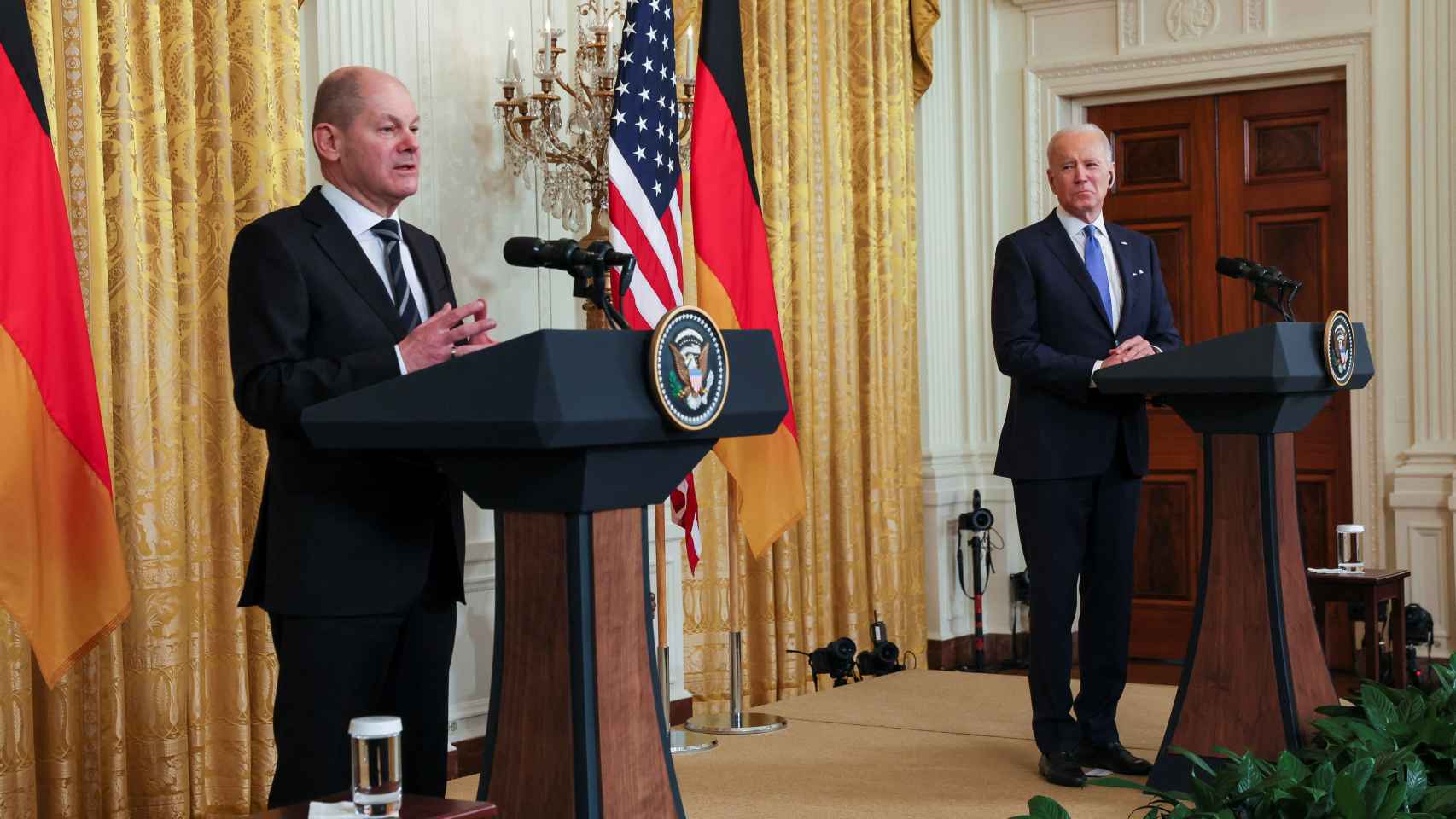 El canciller alemán, Olaf Scholz, y el presidente de EEUU, Joe Biden, durante la rueda de prensa conjunta en la Casa Blanca.