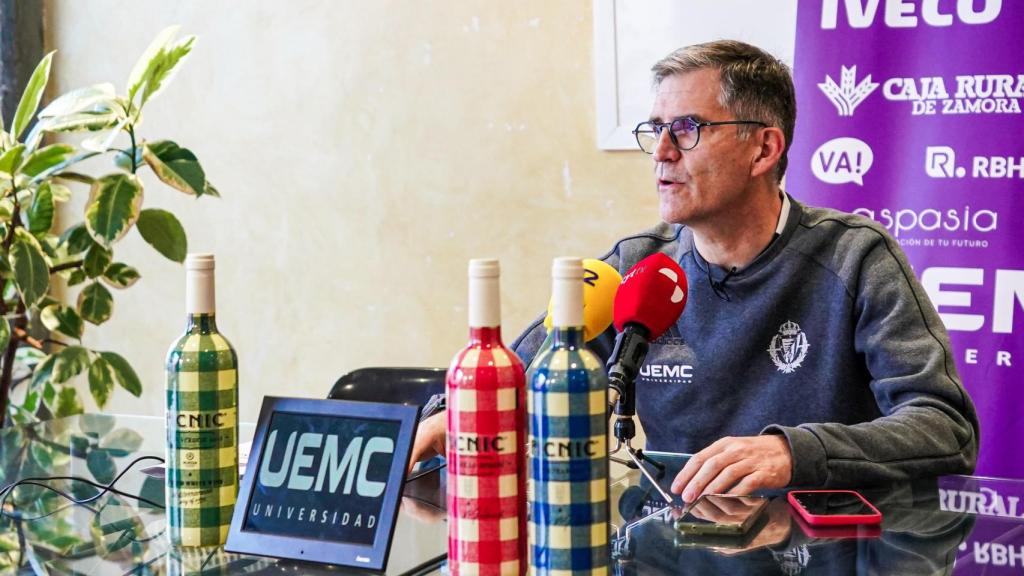 Roberto González durante una comparecencia antes los medios de comunicación