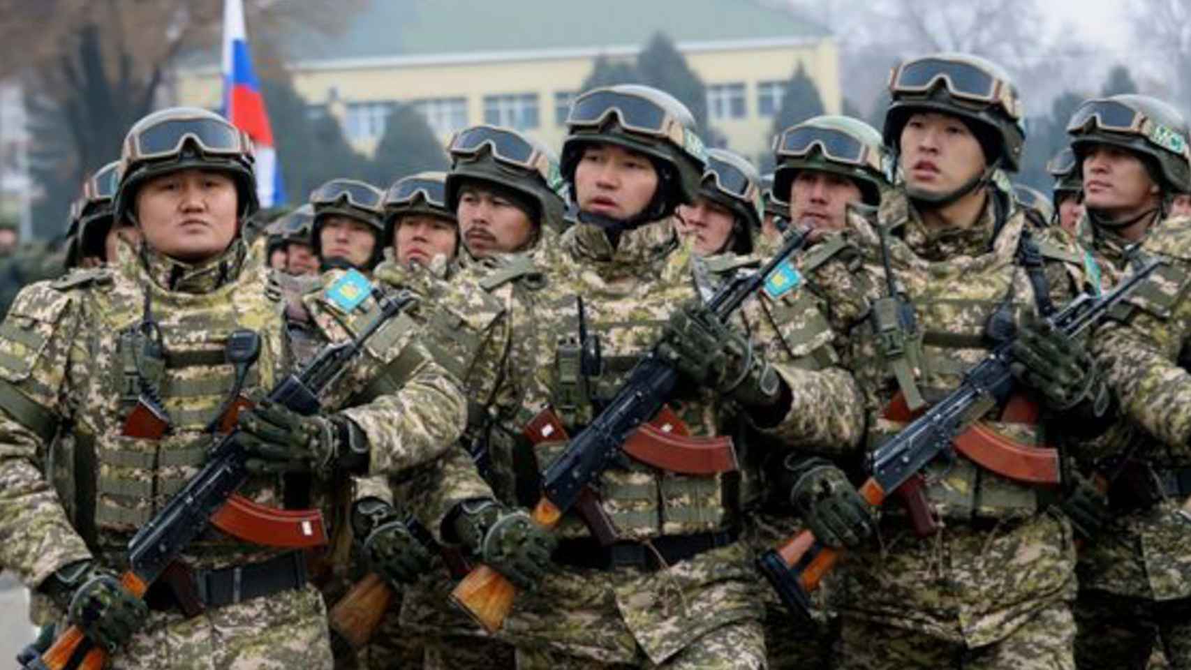 El Ejército patrulla las calles para imponer el orden en Kazajistán.