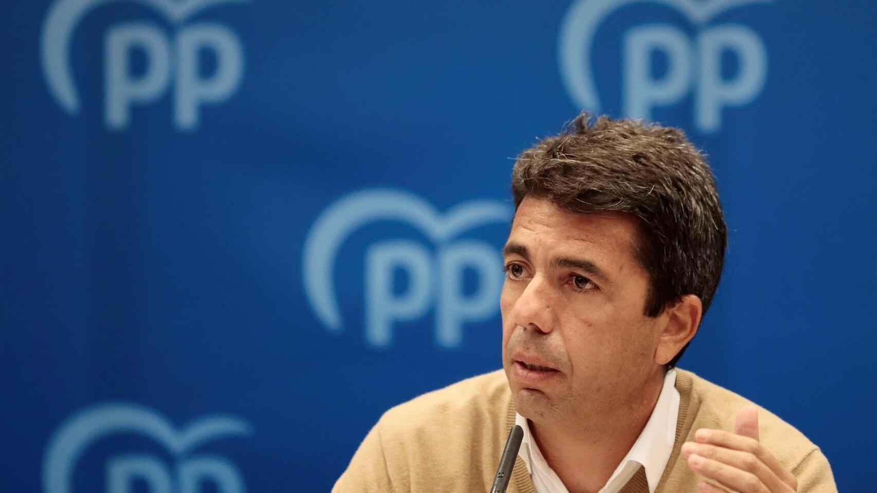 Carlos Mazón pide a Ximo Puig que asuma responsabilidades por el caos en la gestión sanitaria.
