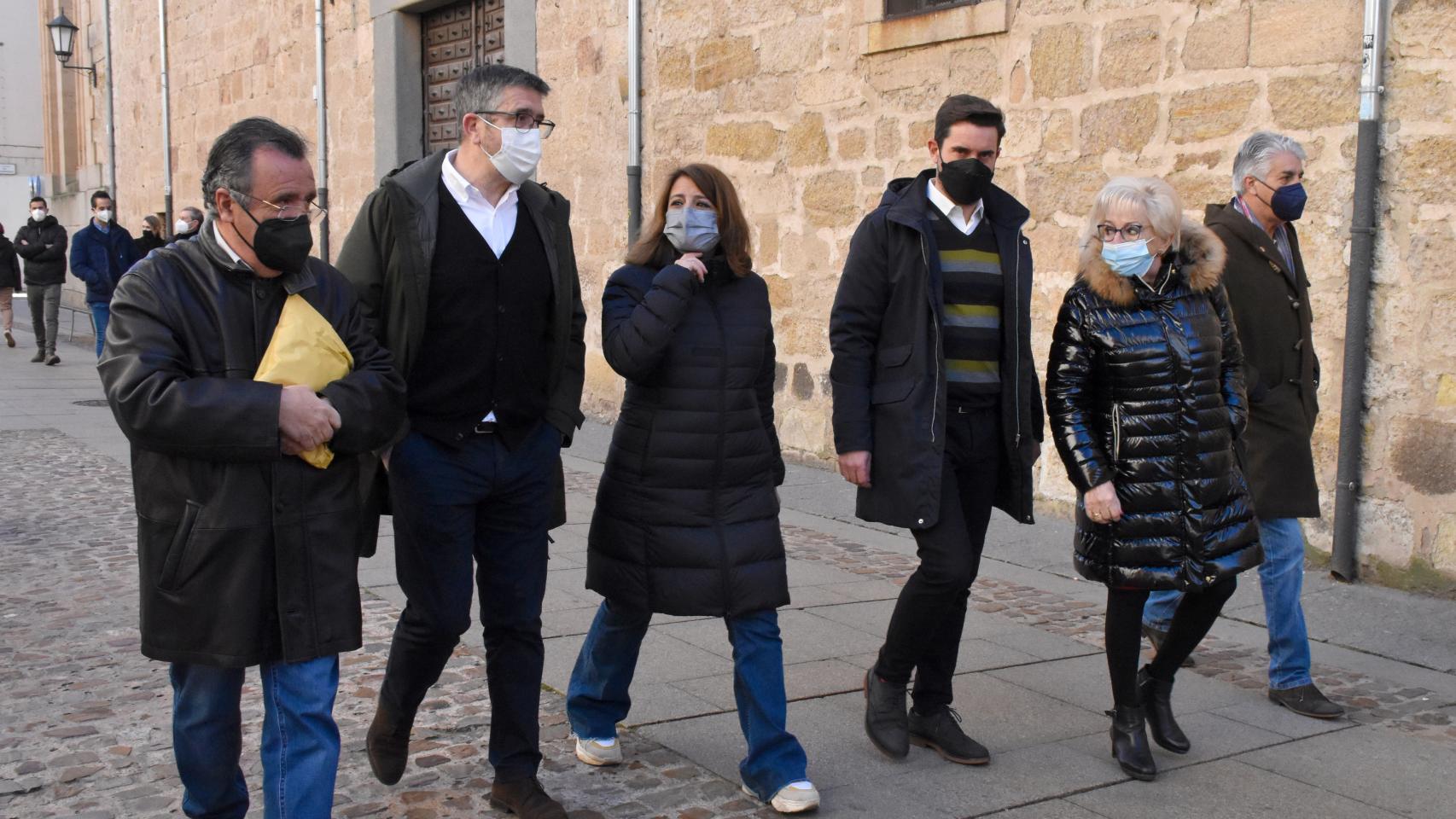 Antidio Fagúndez, Adriana Lastra, Patxi López, Ignacio Martín Benito e Inmaculada García Rioja paseando por el Casco Viejo de Zamora