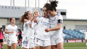 Piña de las jugadoras del Real Madrid Femenino de la temporada 2021/2022