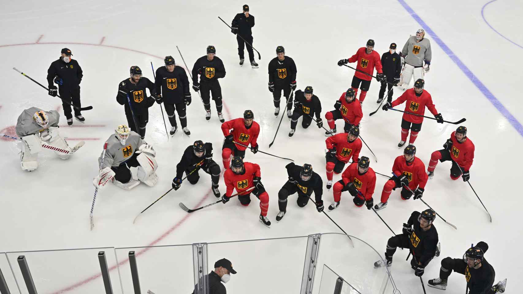 Entrenamiento de hockey sobre hielo durante los Juegos Olímpicos de Invierno de Pekín 2022