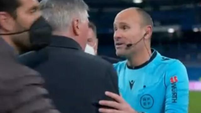 Mateu Lahoz y Carlo Ancelotti