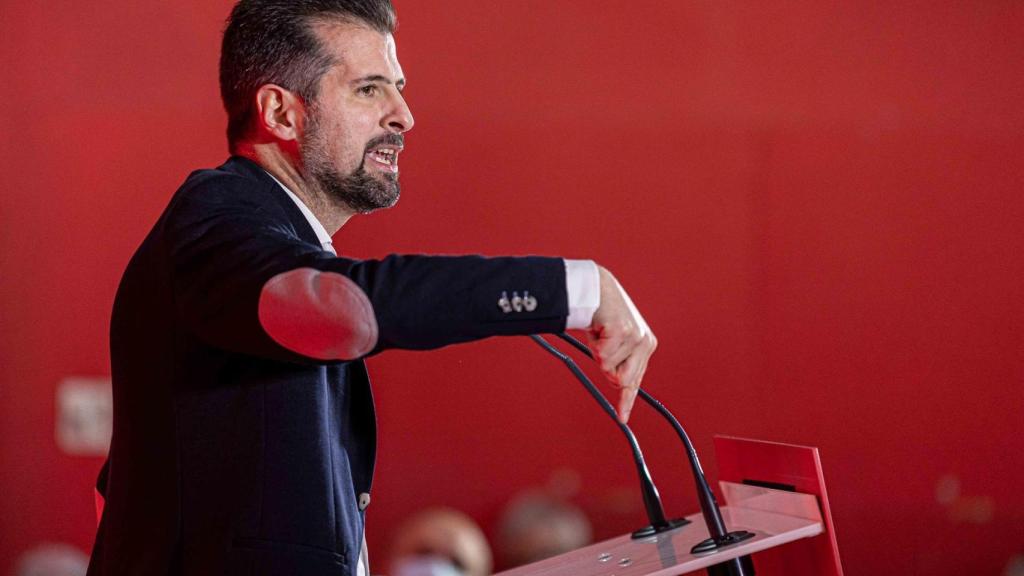 Luis Tudanca, candidato del PSOE a la Presidencia de la Junta de Castilla y León, en un mitin.