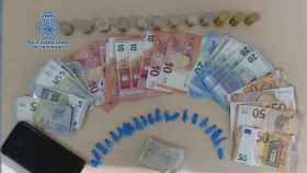 Droga y dinero incautado a un detenido en un operativo anti droga en Vilagarcía de Arousa.