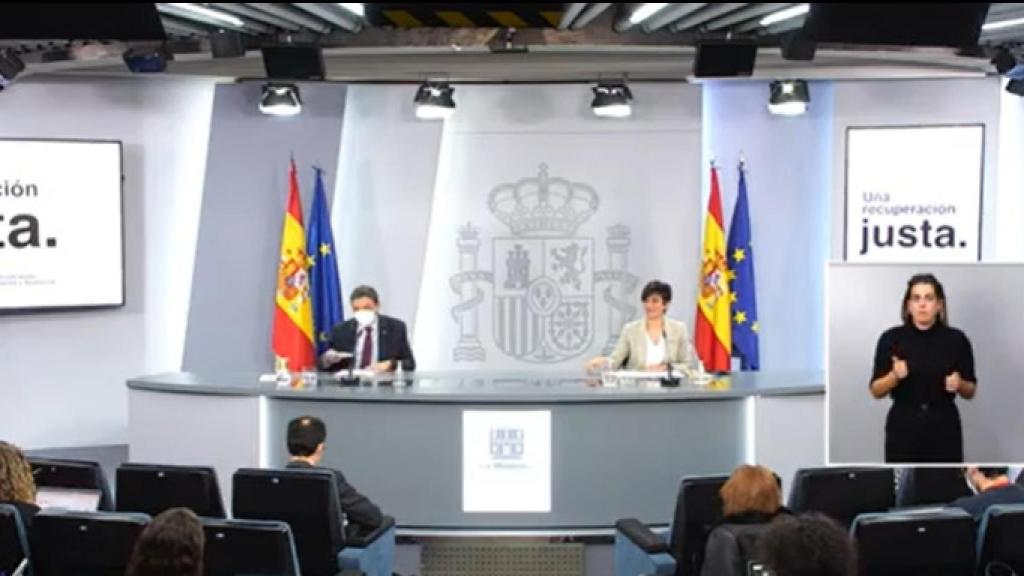 Los ministros Luis Planas e Isabel Rodríguez, en la rueda de prensa posterior al Consejo de Ministros de este martes.