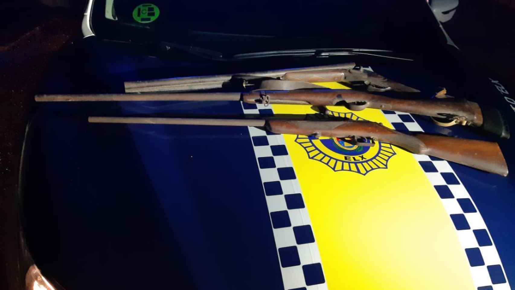 Las dos armas de la Guerra Civil intervenidas por la Policía Local de Elche.