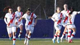 Las jugadoras del Rayo Vallecano tras marcar un gol
