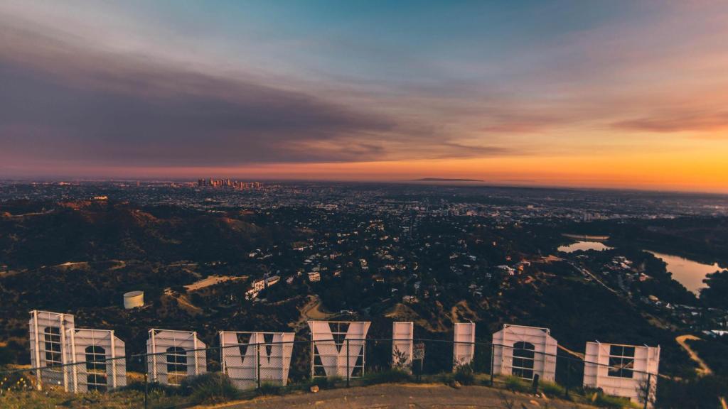 Imagen de Los Angeles desde la famosa señalización de 'Hollywood'. Foto: Izayah Ramos / Unsplash.