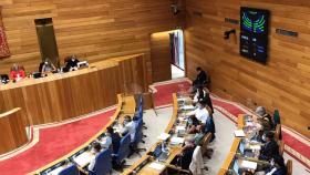 Votación unánime en el primer pleno de la XI Legislatura del Parlamento gallego.