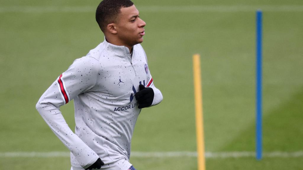 Kylian Mbappé durante un entrenamiento del PSG