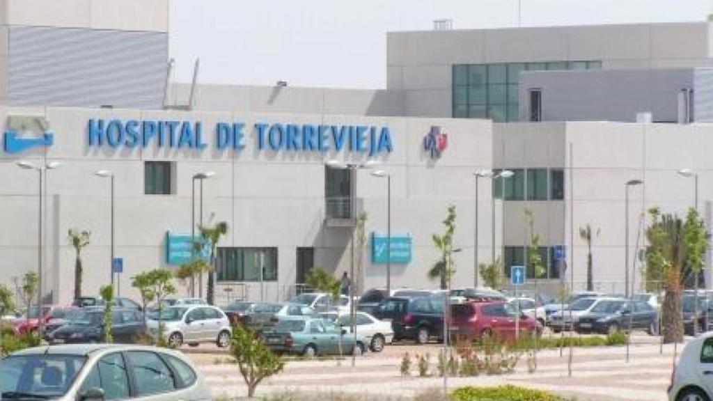 El hospital de Torrevieja, por fuera.