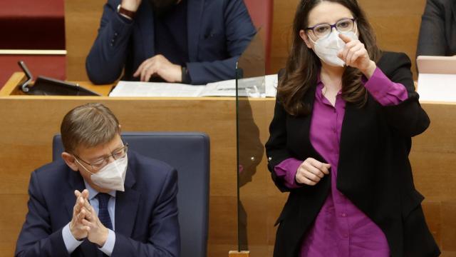 Ximo Puig y Mónica Oltra en la sesión de control al Consell en las Cortes valencianas.