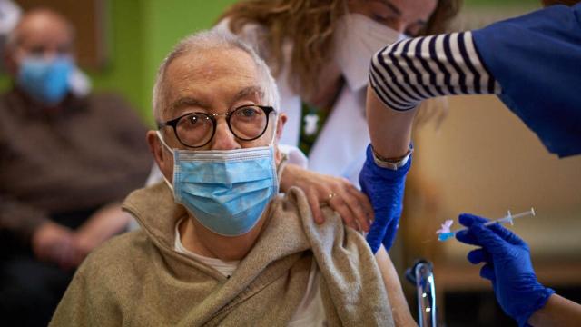 Un momento de la campaña de vacunación Covid en residencias.