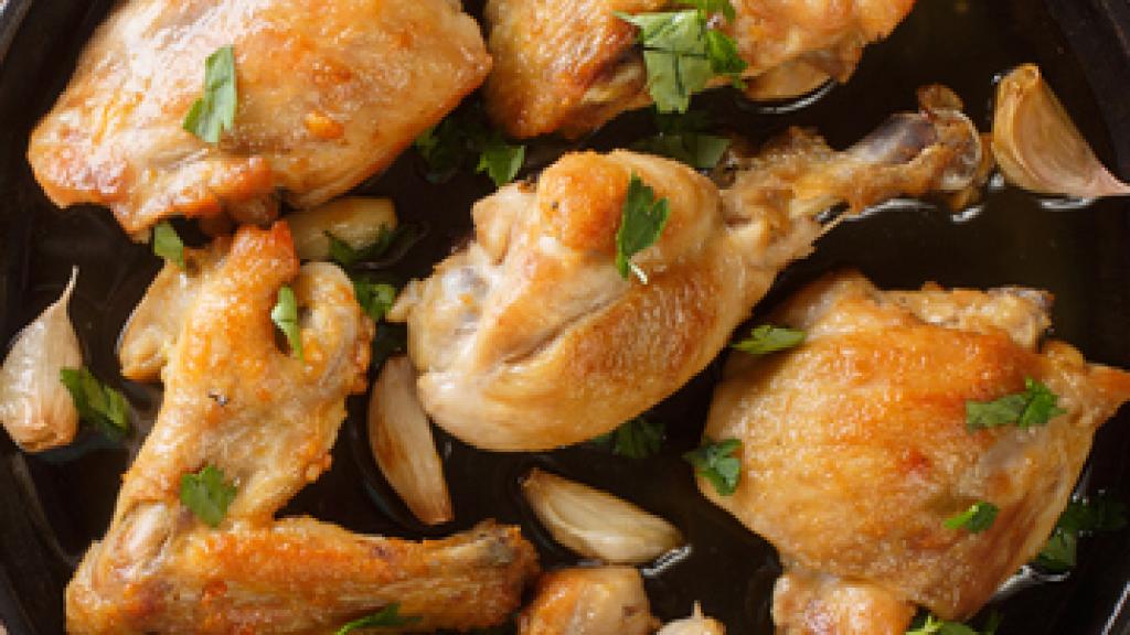 Pollo al ajillo, la receta mas rápida y con un sabor de escándalo.