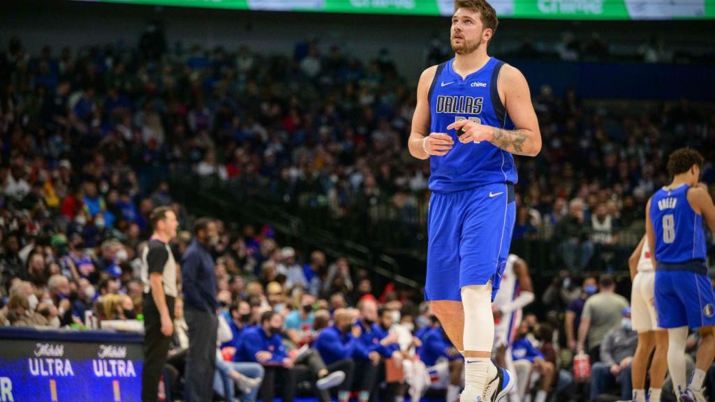 Luka Doncic durante un partido de Dallas Mavericks en la NBA