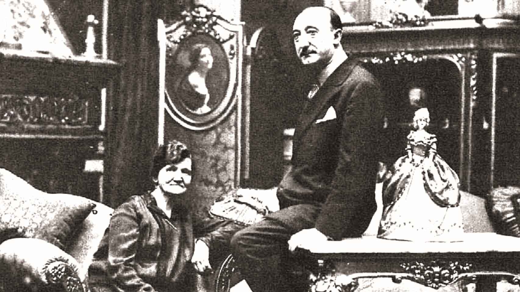 Wenceslao Fernández Flórez con su madre. Foto: Hemeroteca de la Biblioteca Nacional de España