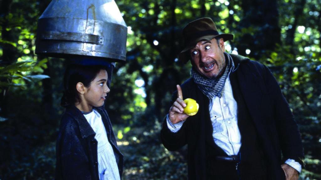 Alfredo Landa y Laura Cisneros en un momento  de 'El bosque animado' (1987), de José Luis Cuerda