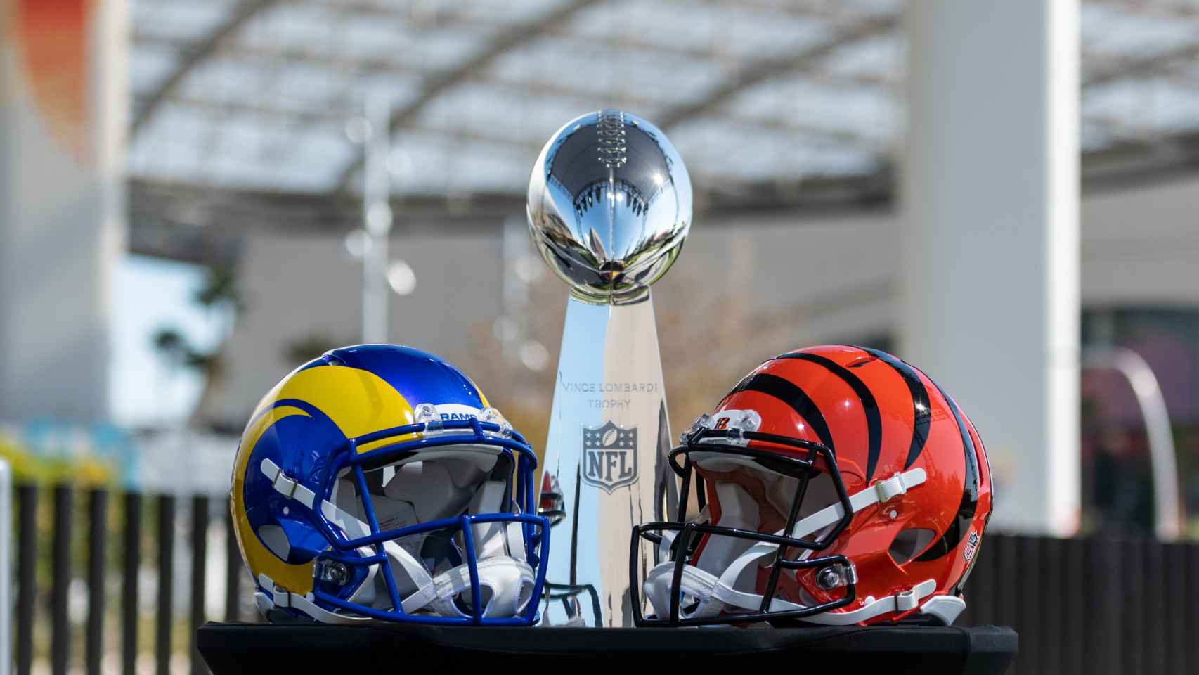 Cascos de Los Angeles Rams y de los Cincinnati Bengals, rivales en la Super Bowl LVI