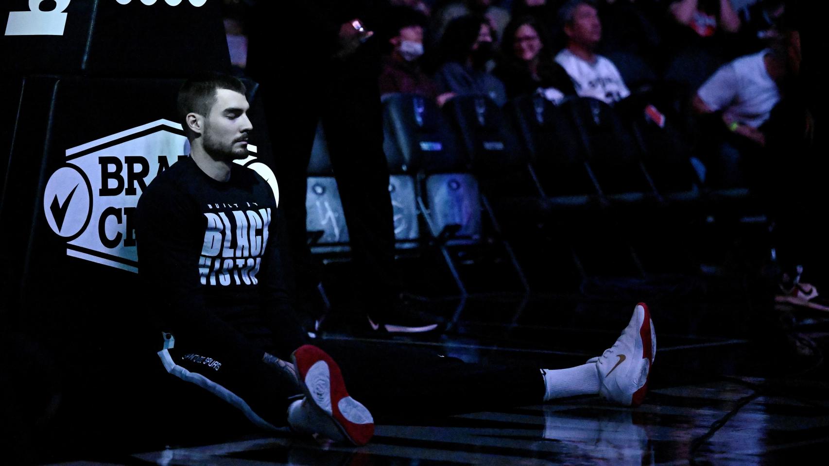 Juancho Hernangómez antes de un partido con los San Antonio Spurs