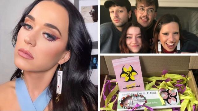 A la izquierda, Katy Perry con los pendientes. A la derecha, Carolina con sus amigos encargados de hacerlos.