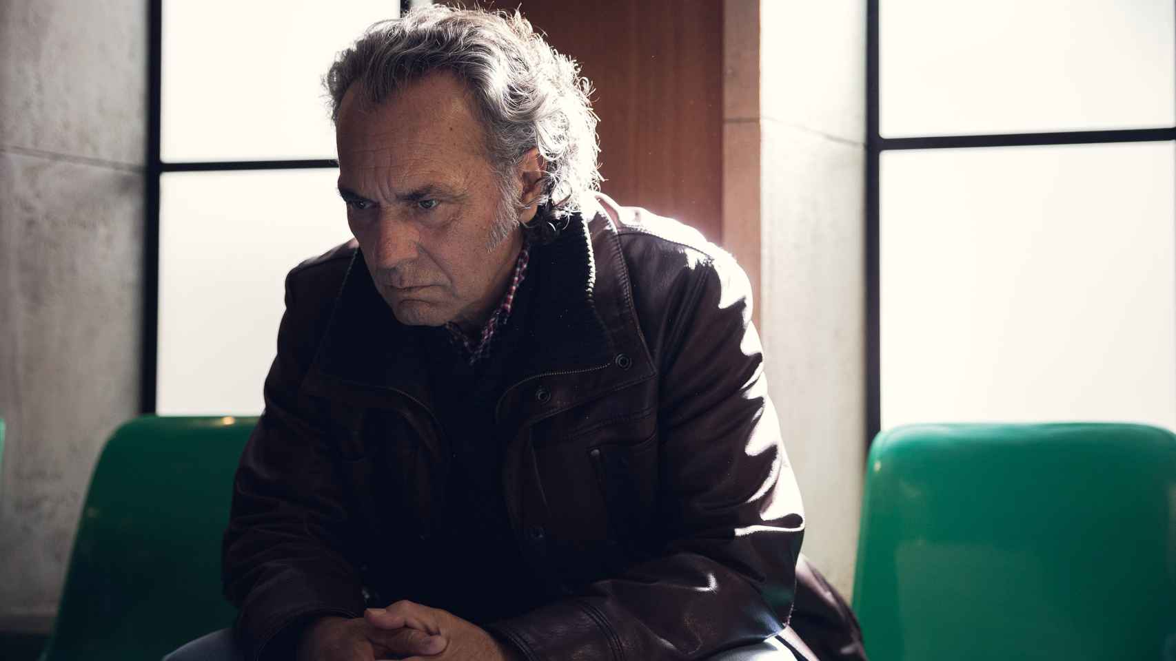 José Coronado, en un fotograma de Entrevías, donde por primera vez hace de abuelo.