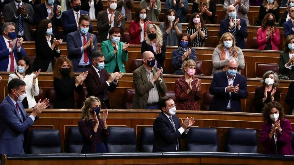 La bancada socialista del Congreso, tras la aprobación de los últimos Presupuestos.