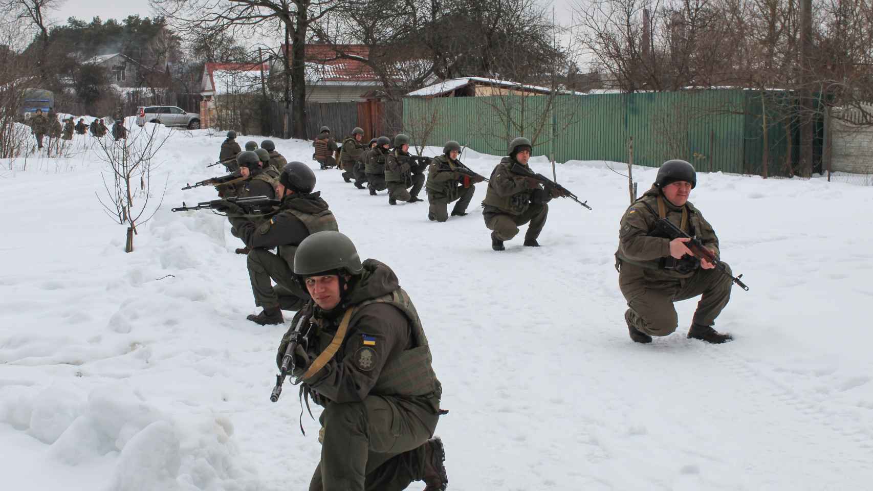 Soldados ucranianos realizando ejercicios militares este pasado miércoles.