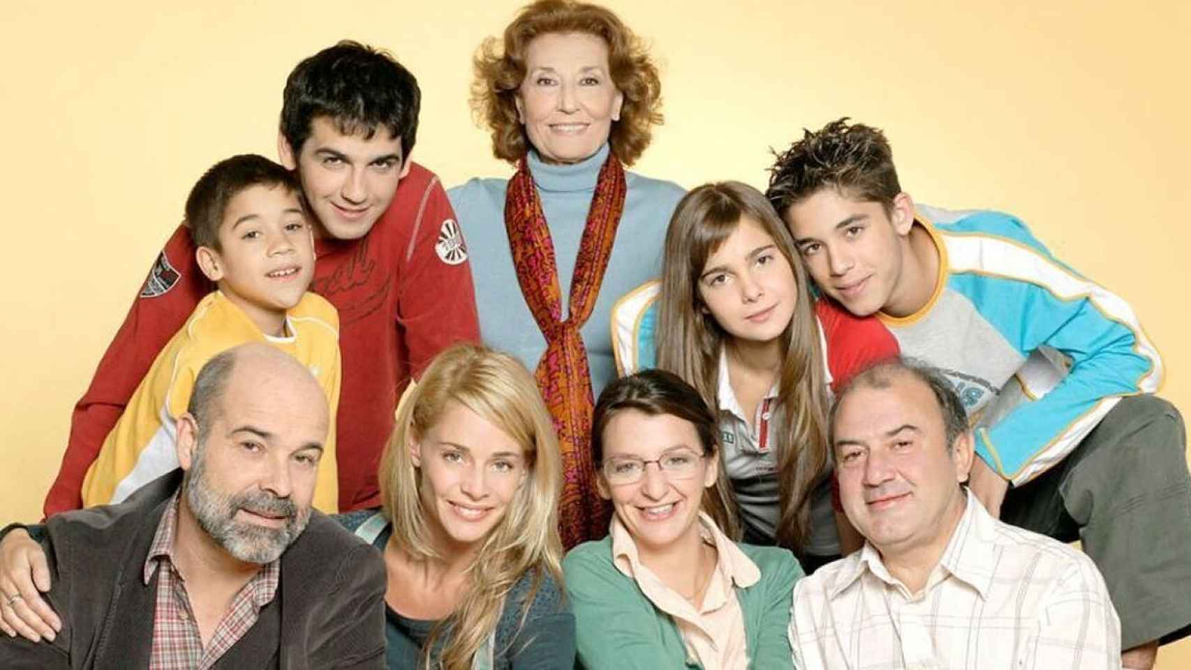 Fran Perea, con su familia de ficción en 'Los Serrano'.