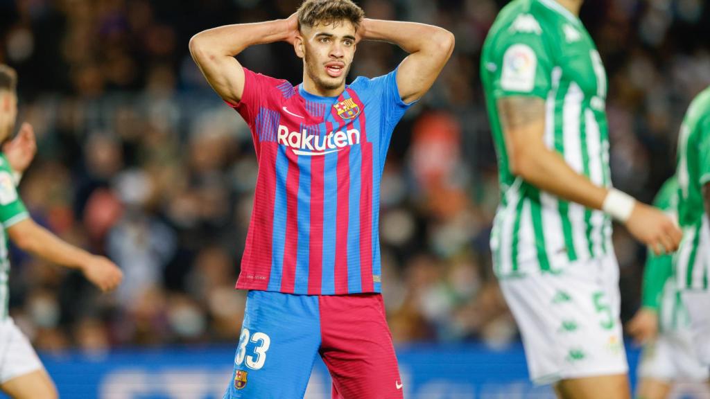 Abde, lamentándose por una jugada durante el Barça - Betis