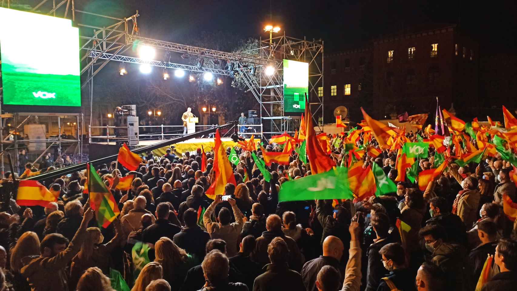 Aspecto que presentaba el cierre de campaña hoy de Vox en la plaza de San Pablo de Valladolid