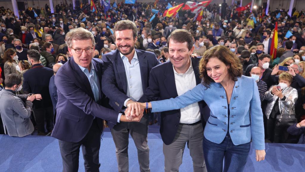 Alberto N. Feijóo, Pablo Casado, Alfonso F. Mañueco e Isabel D. Ayuso en el cierre de la campaña castellanoleonesa.