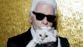 Karl Lagerfeld y su gata, Choupette.